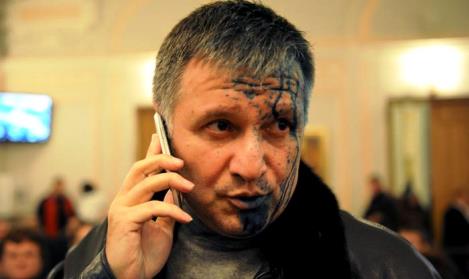 Армянский министр Украины призвал взять "боль" на себя